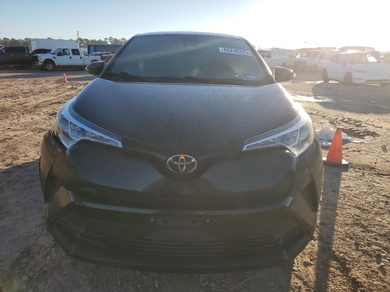 2018 TOYOTA C-HR XLE - Image 5