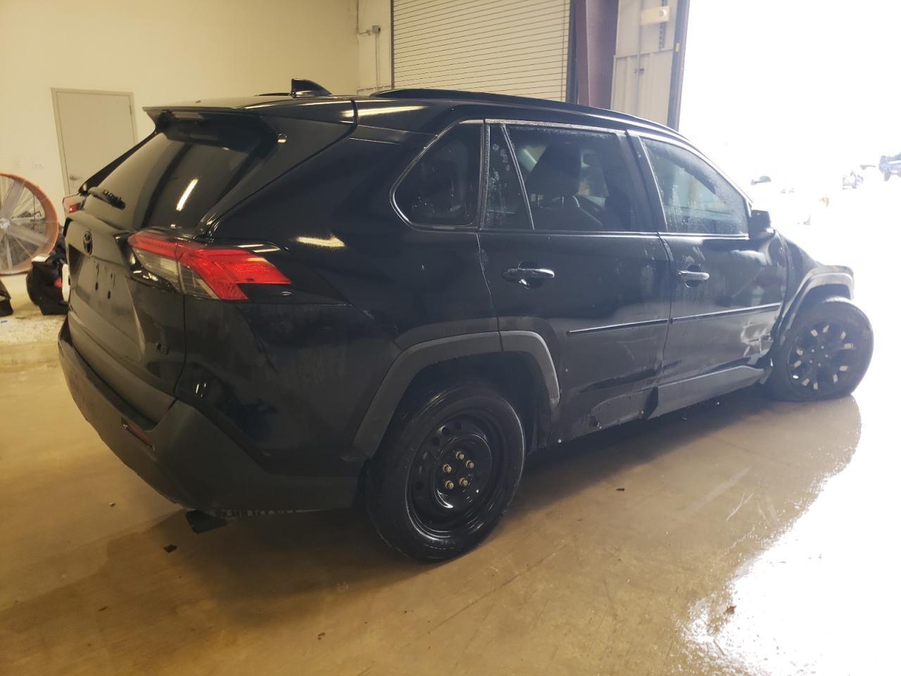 2021 TOYOTA RAV4 LE - Фото 3