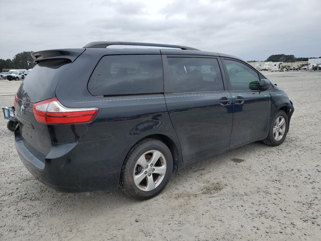 2015 TOYOTA SIENNA LE - Фото 3