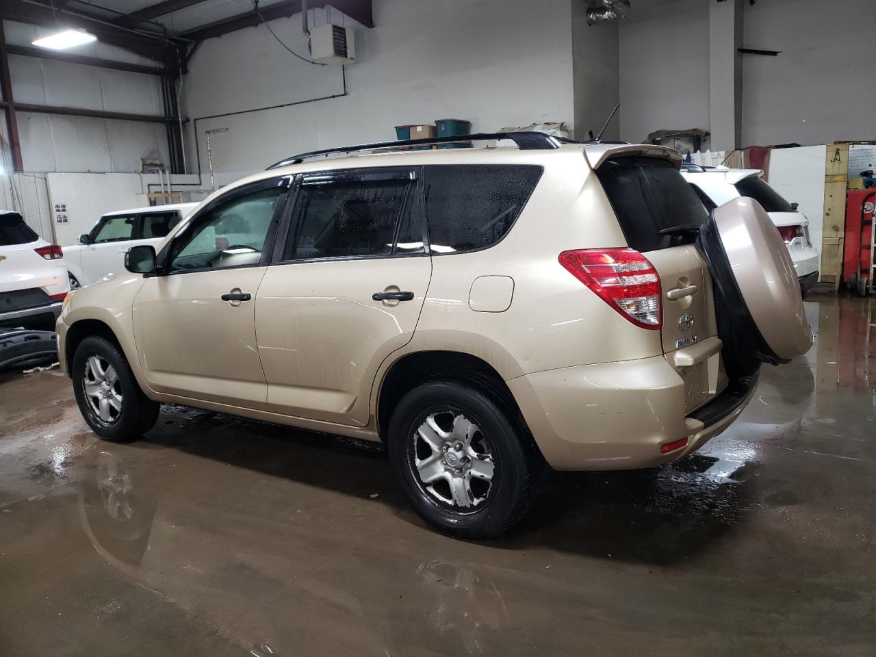 2011 TOYOTA RAV4 - Фото 2