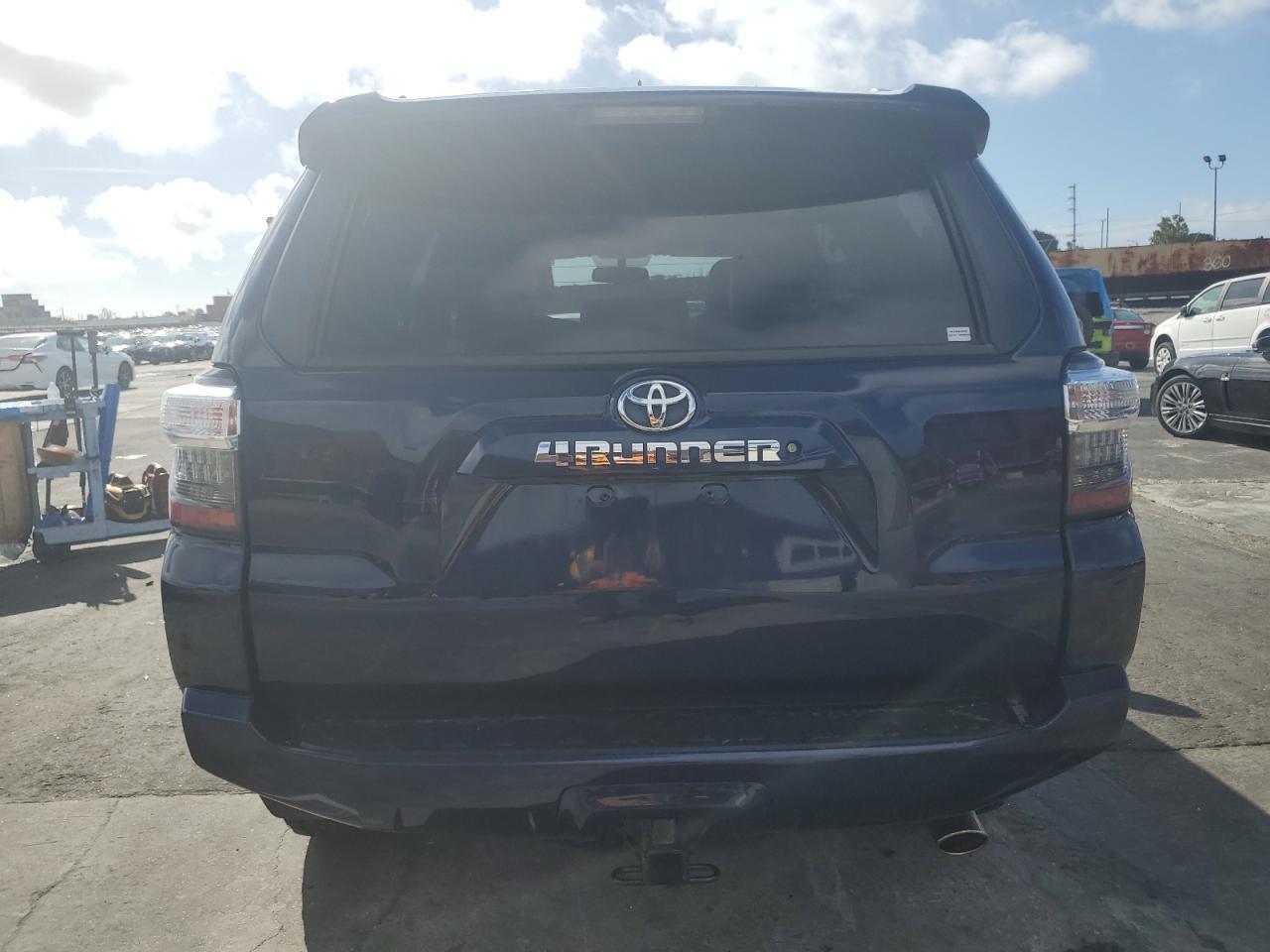 2017 TOYOTA 4RUNNER SR - Фото 6