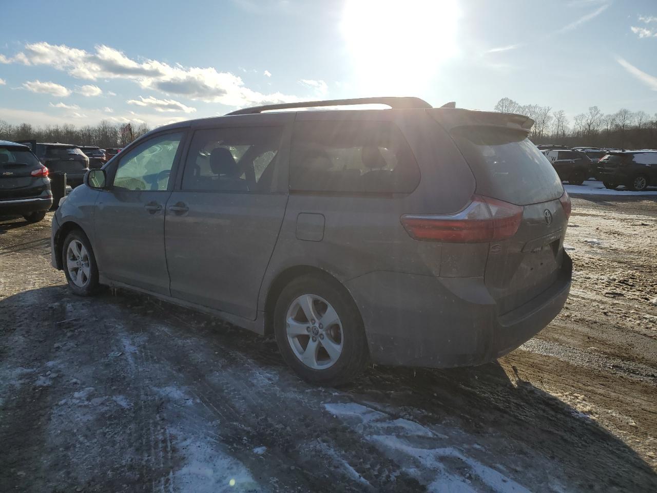 2020 TOYOTA SIENNA LE - Image 2