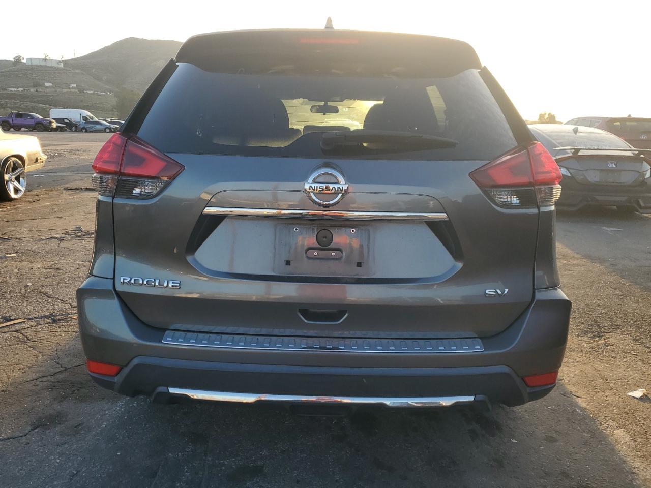2017 NISSAN ROGUE SV - Image 6