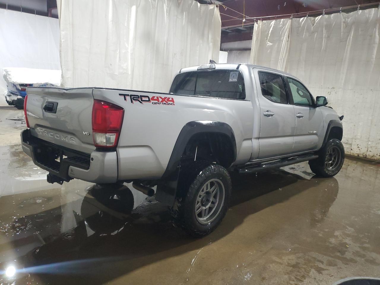 2017 TOYOTA TACOMA DOU - Фото 3