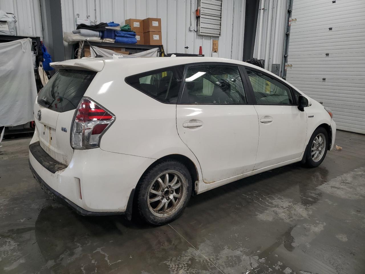 2016 TOYOTA PRIUS V - Фото 3