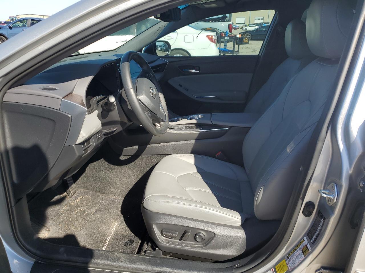 2022 TOYOTA AVALON XLE - Image 7
