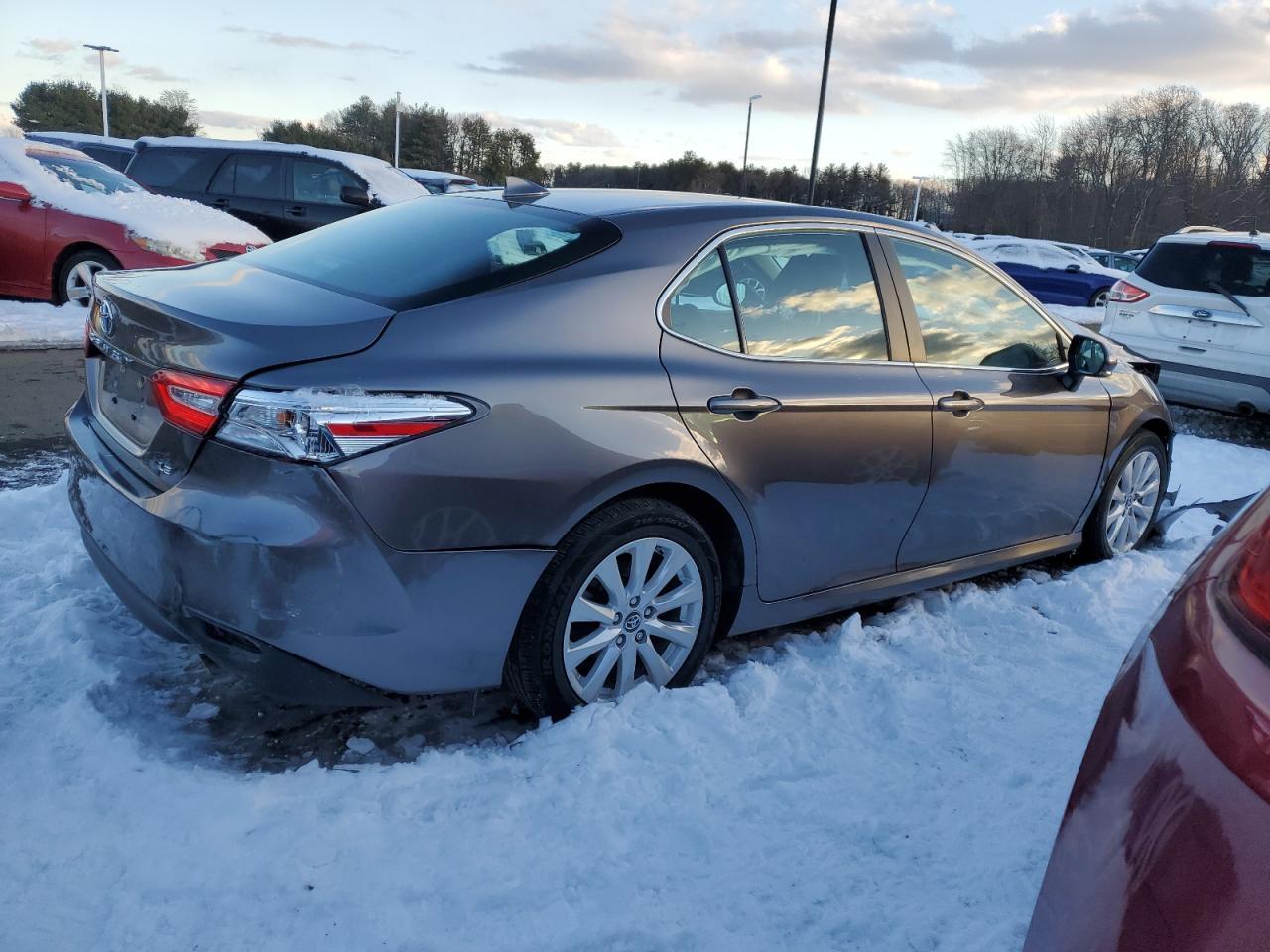 2019 TOYOTA CAMRY L - Фото 3