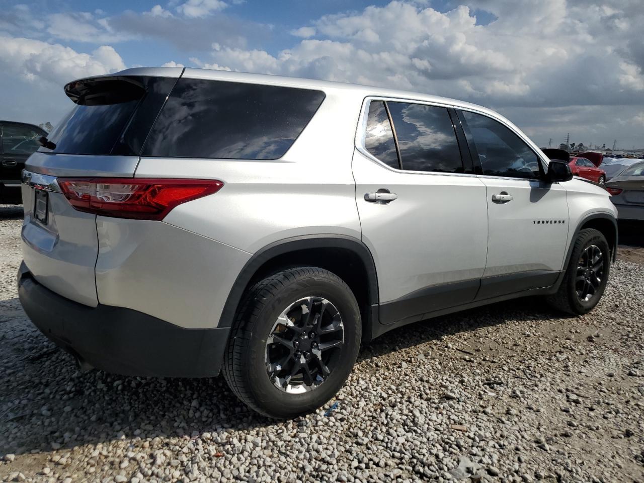 2018 CHEVROLET TRAVERSE L - Фото 3