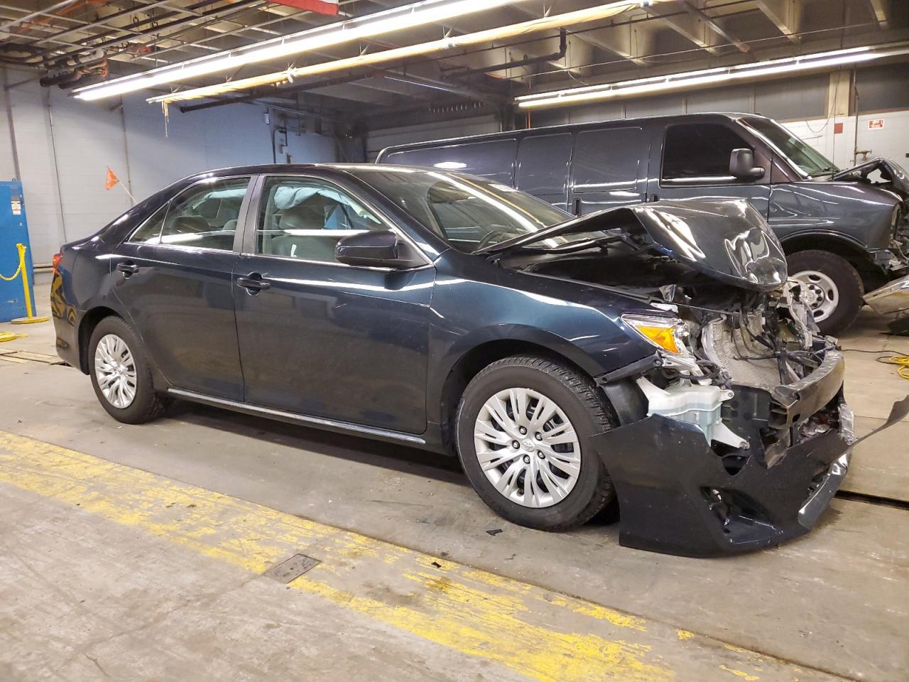 2014 TOYOTA CAMRY L - Фото 4