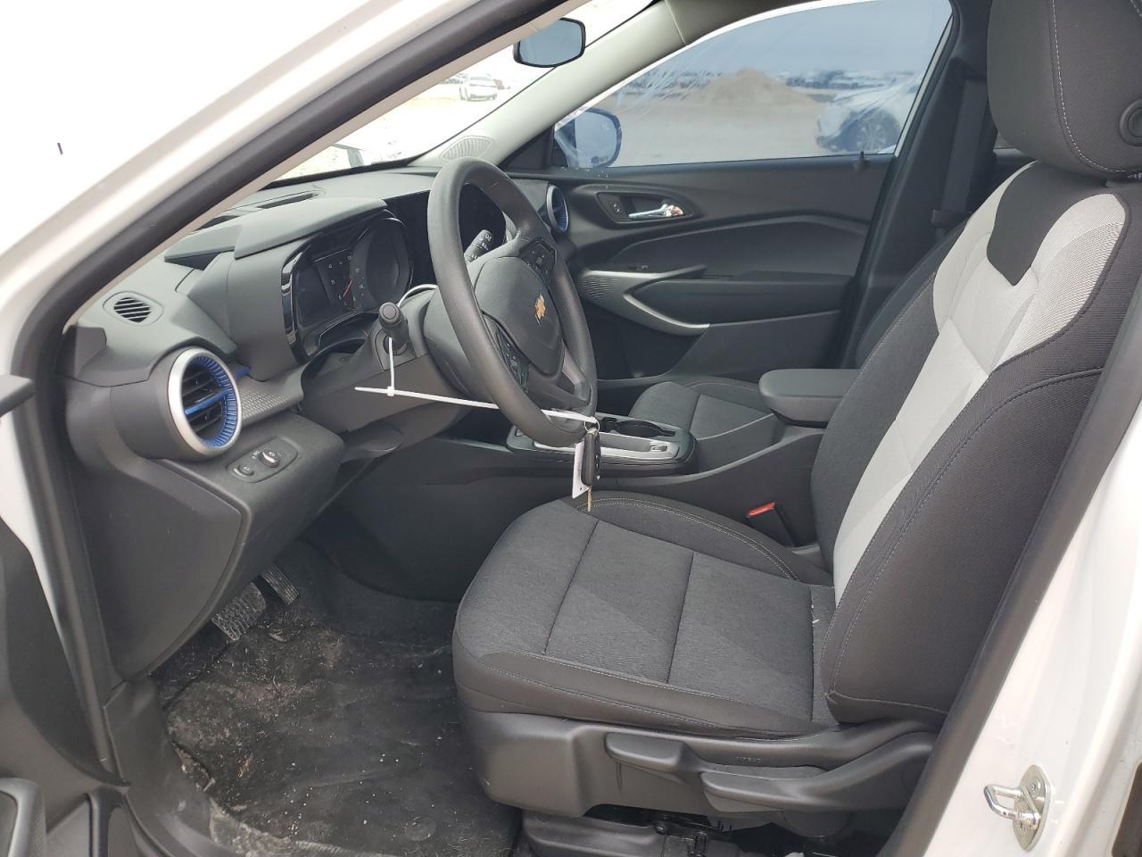2024 CHEVROLET TRAX LS - Image 7