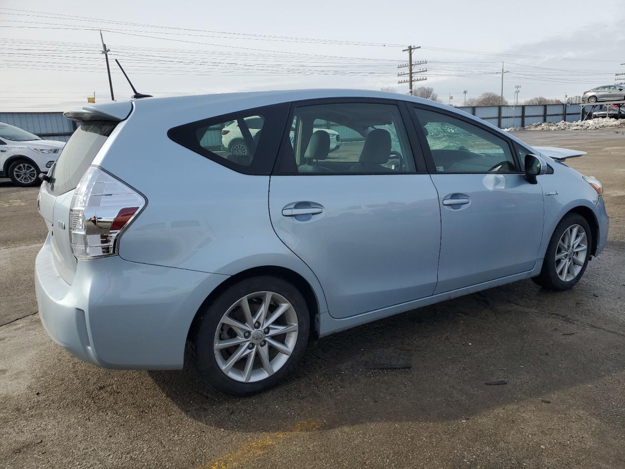 2013 TOYOTA PRIUS V - Image 3