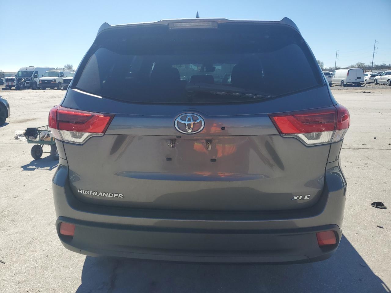 2018 TOYOTA HIGHLANDER - Image 6