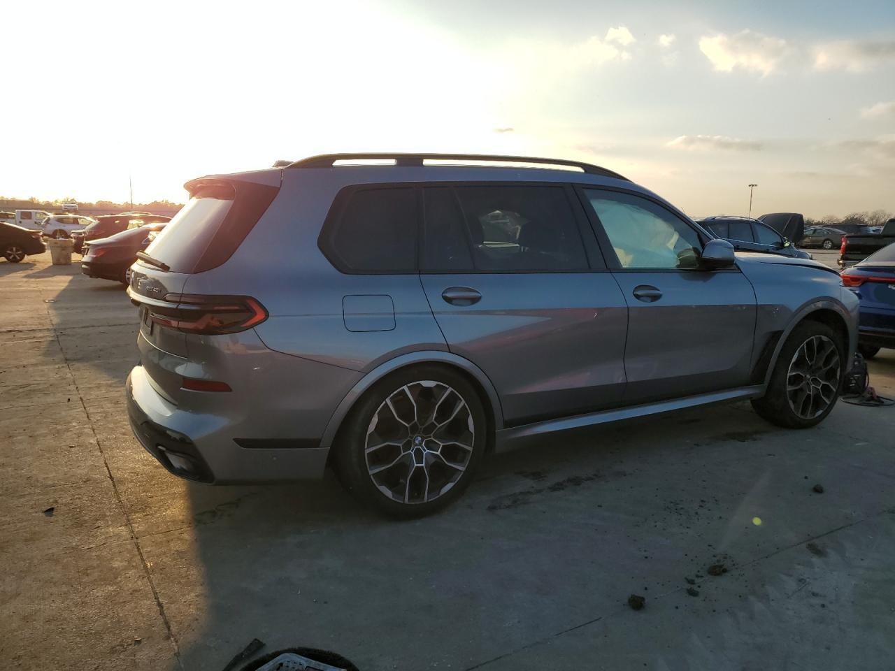 2024 BMW X7 XDRIVE4 - Фото 3