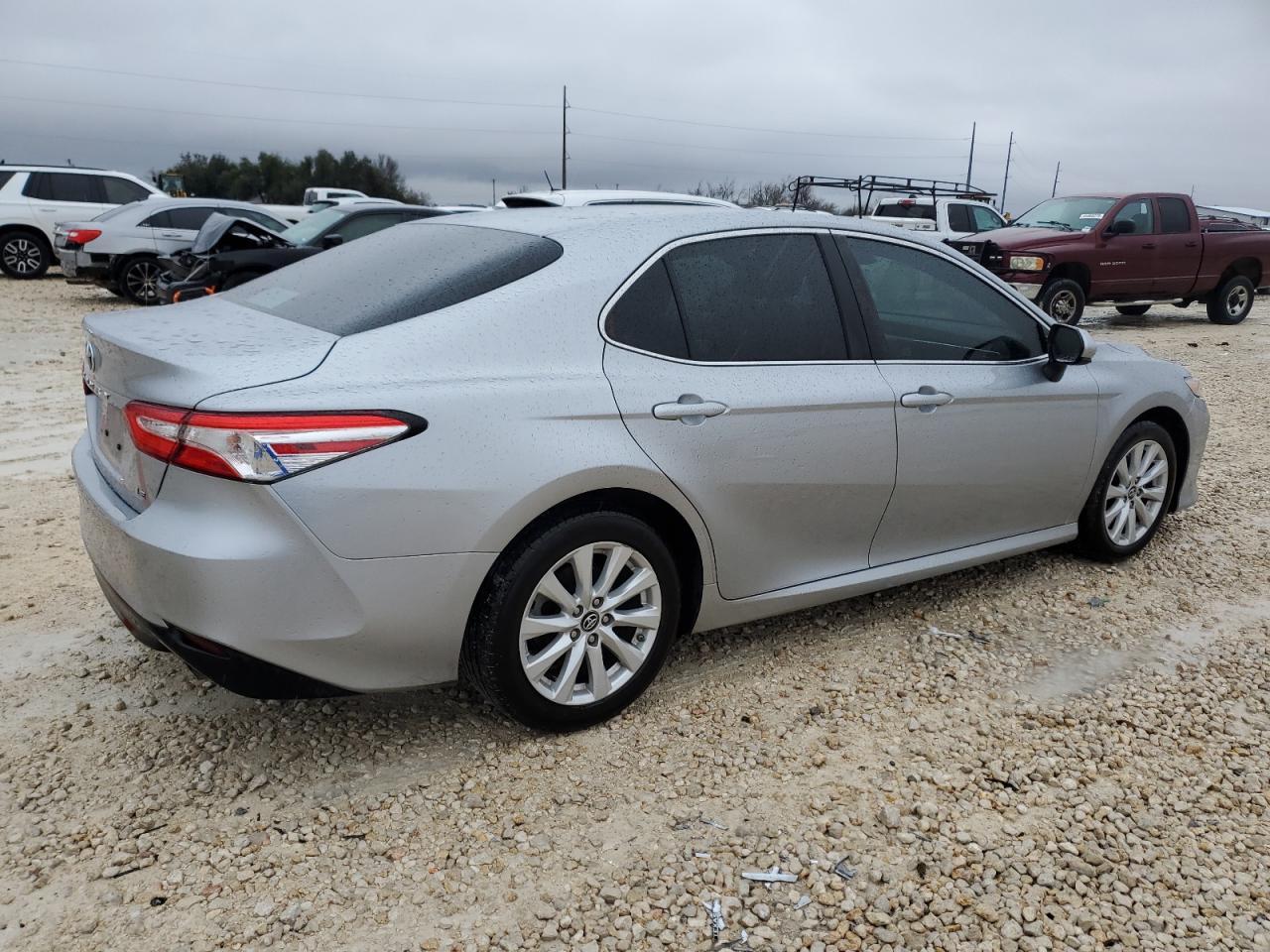 2018 TOYOTA CAMRY L - Фото 3