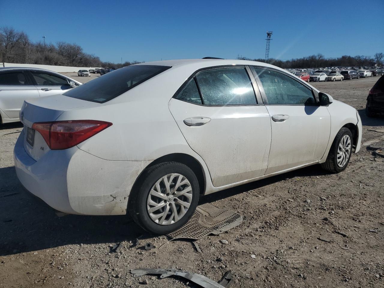 2019 TOYOTA COROLLA L - Фото 3