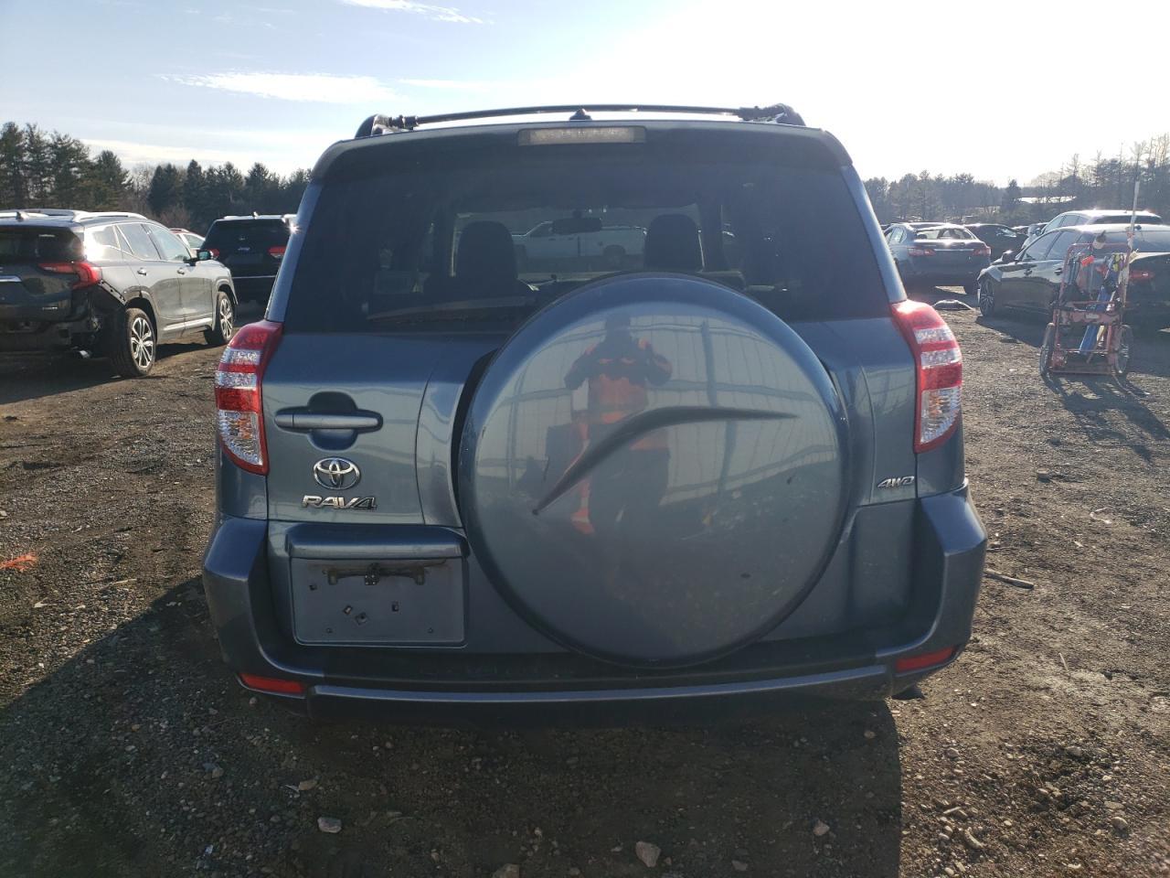 2011 TOYOTA RAV4 - Фото 6