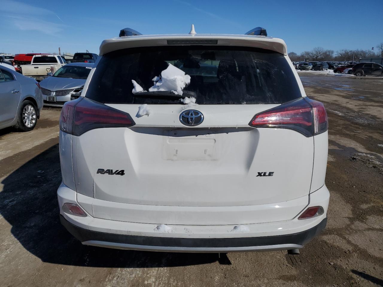2017 TOYOTA RAV4 XLE - Фото 6