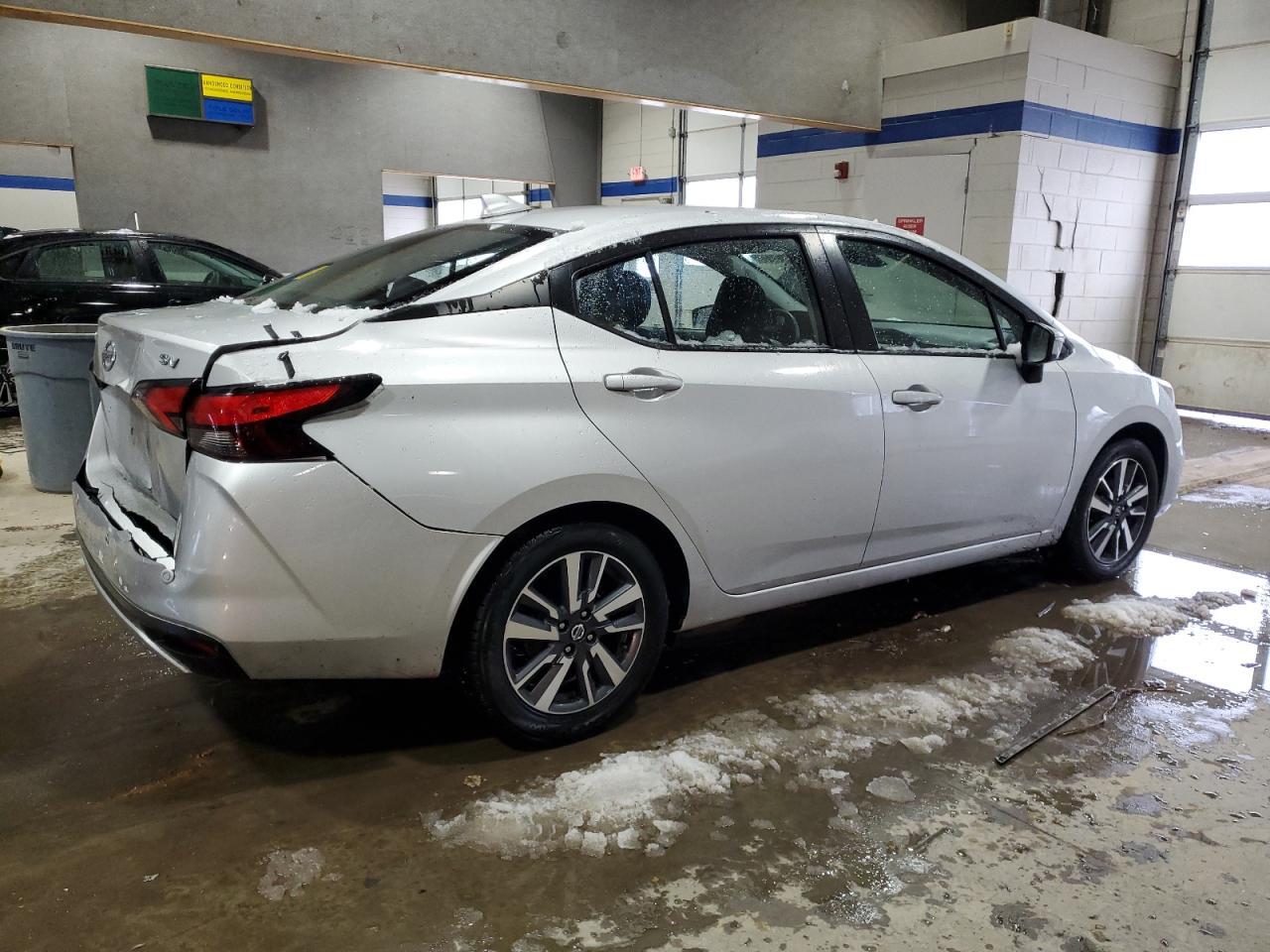 2021 NISSAN VERSA SV - Фото 3