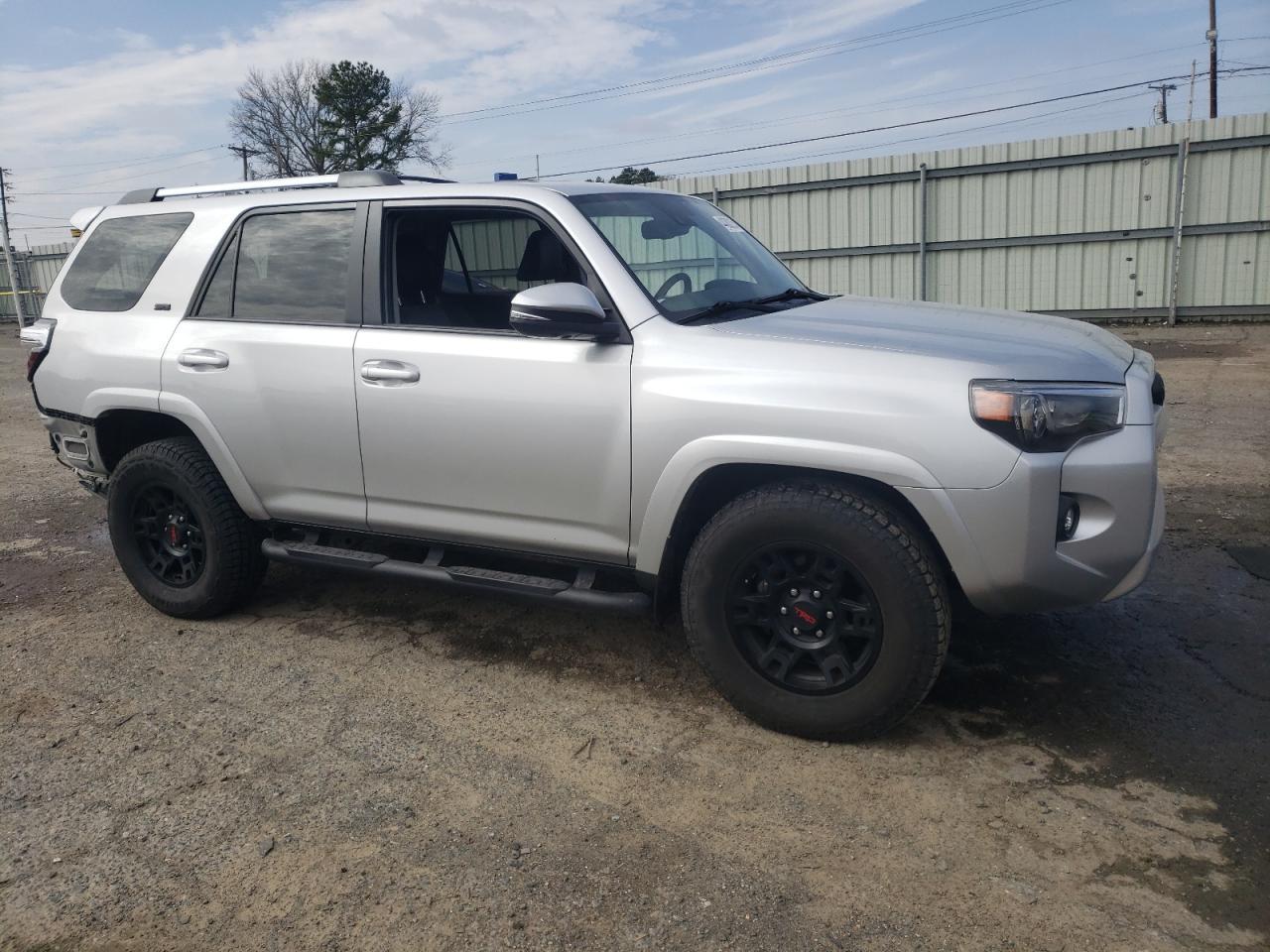 2022 TOYOTA 4RUNNER SR - Фото 4