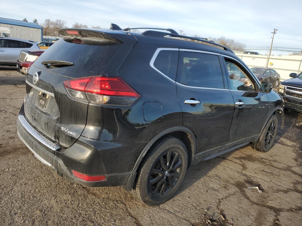 2017 NISSAN ROGUE SV - Фото 3