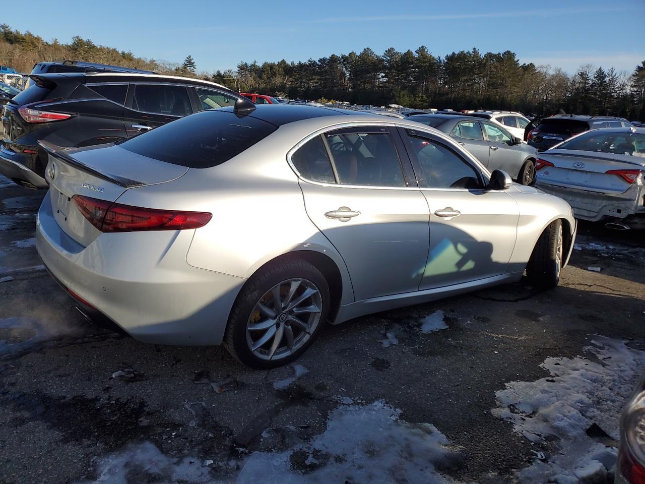 2017 ALFA ROMEO GIULIA Q4 - Image 3