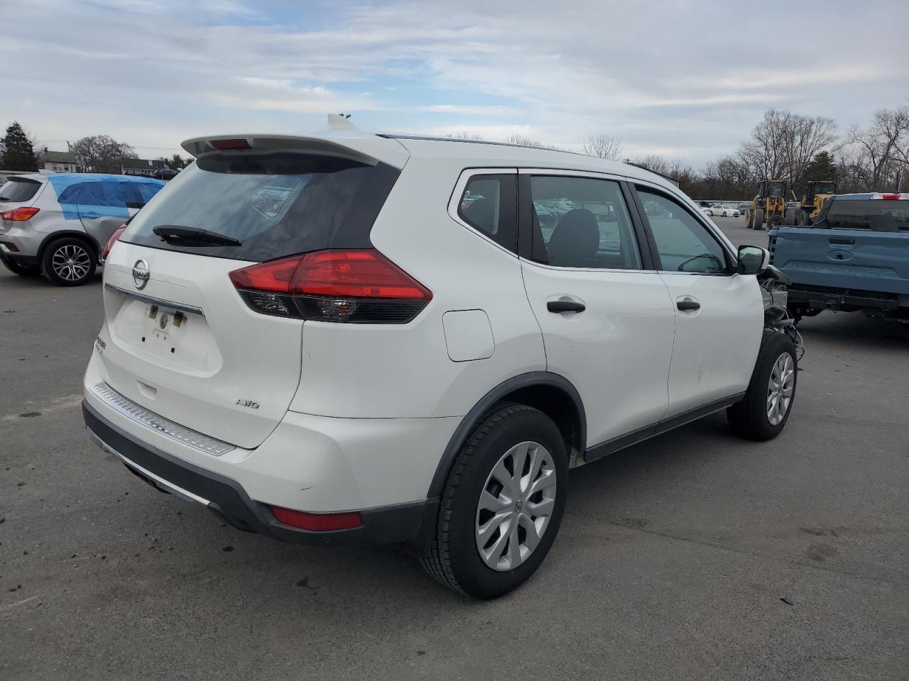 2017 NISSAN ROGUE S - Фото 3