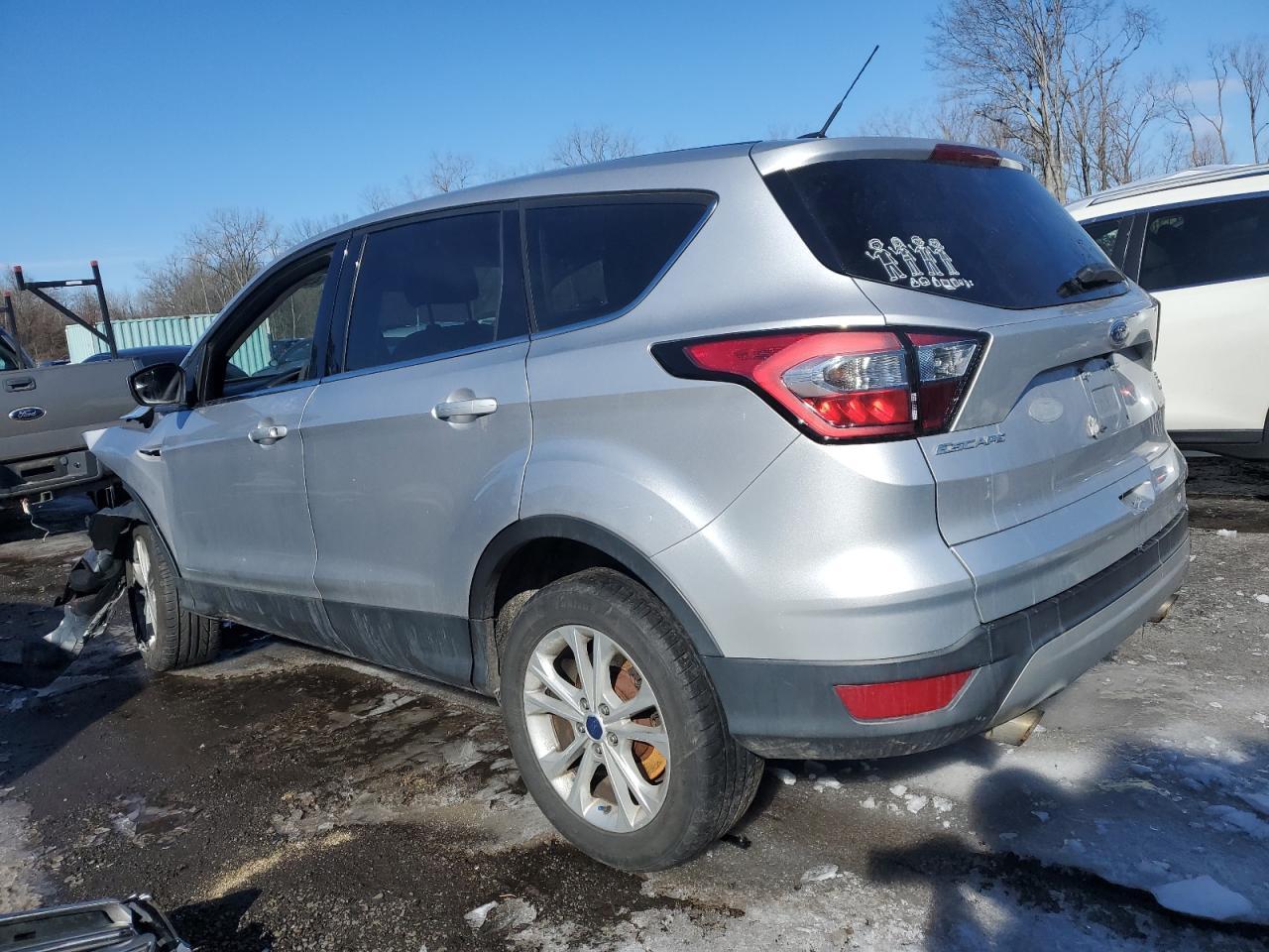 2017 FORD ESCAPE SE - Image 2