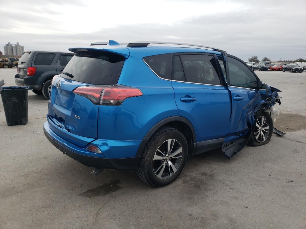 2017 TOYOTA RAV4 XLE - Фото 3