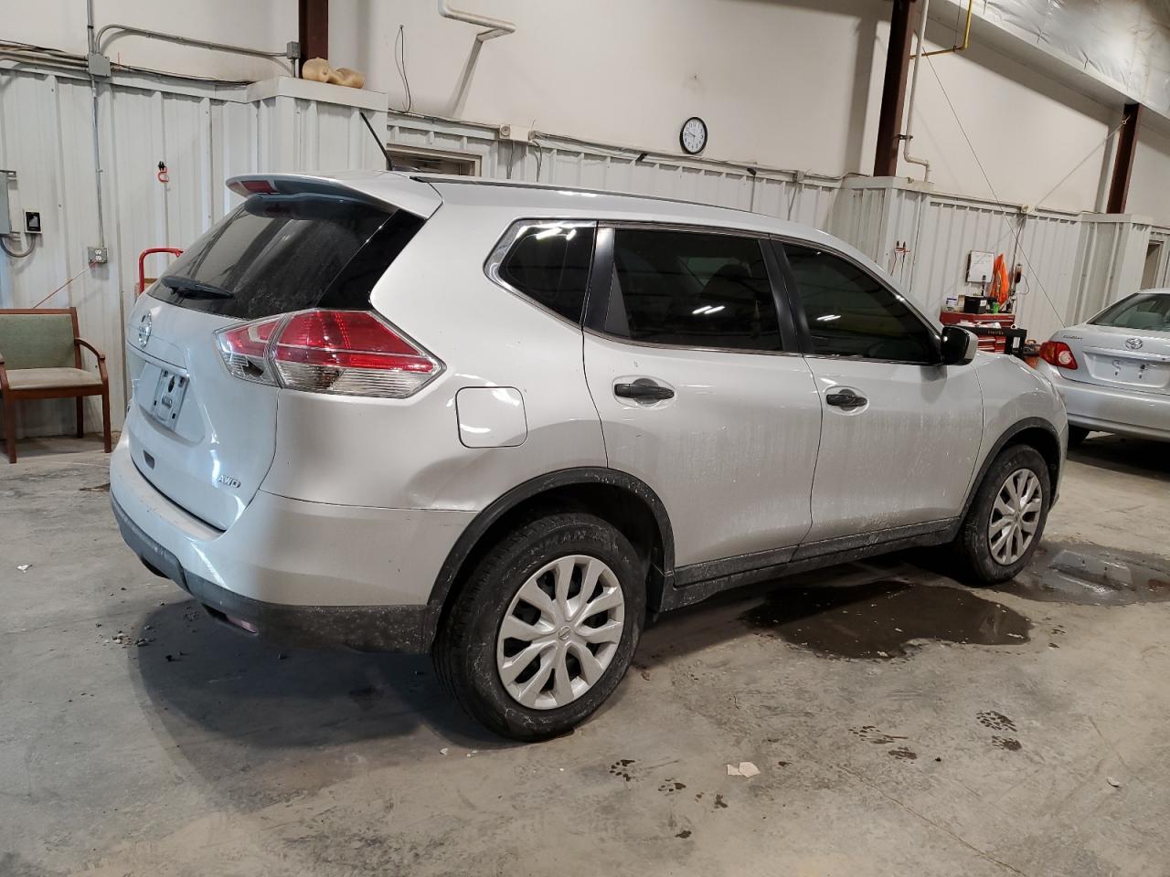 2016 NISSAN ROGUE S - Фото 3