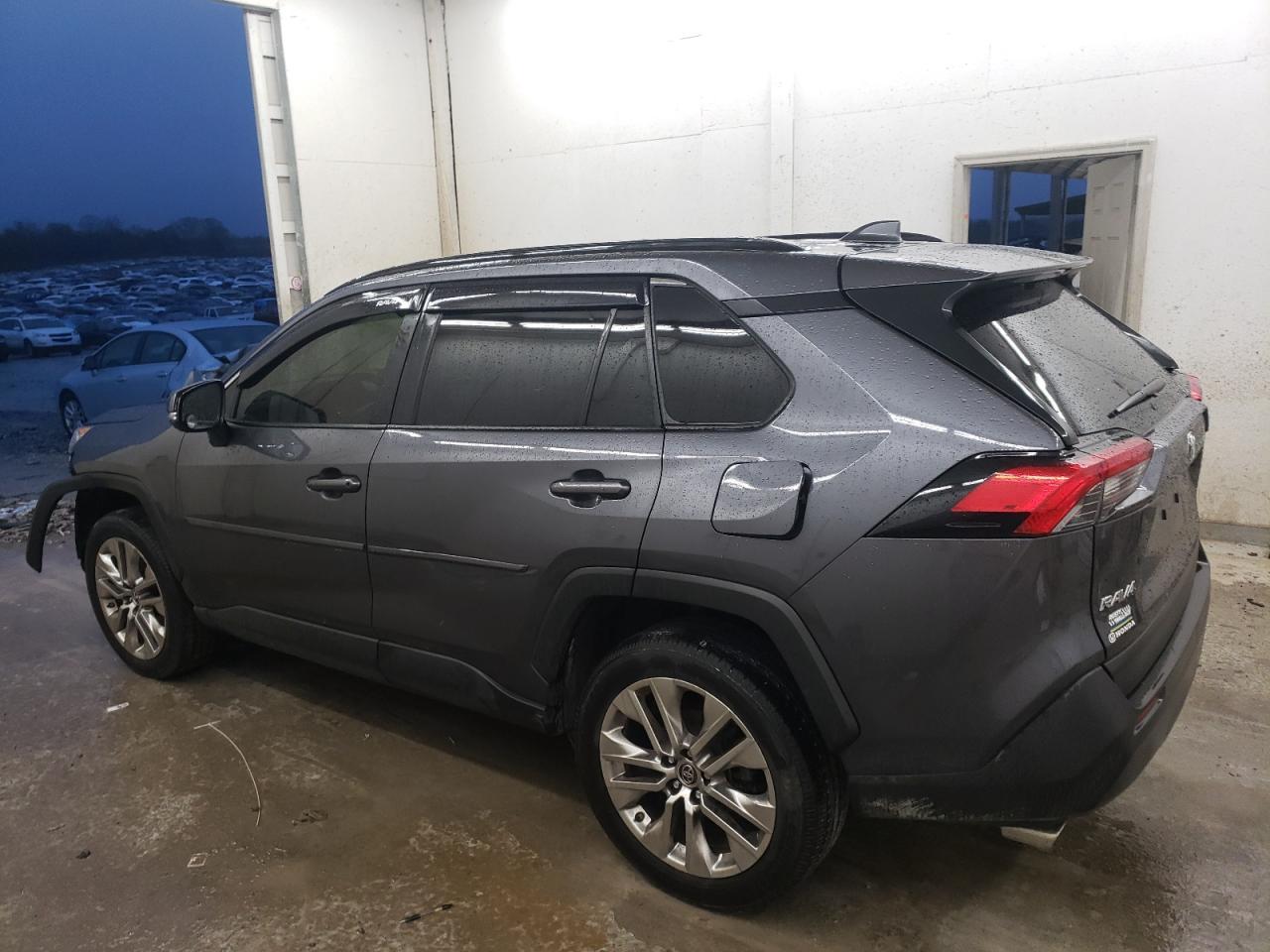 2019 TOYOTA RAV4 XLE P - Фото 2