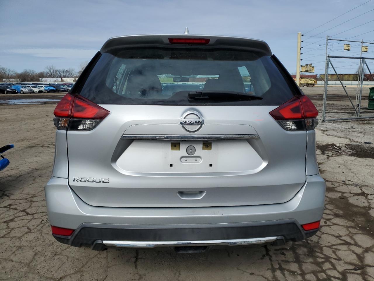 2017 NISSAN ROGUE S - Image 6