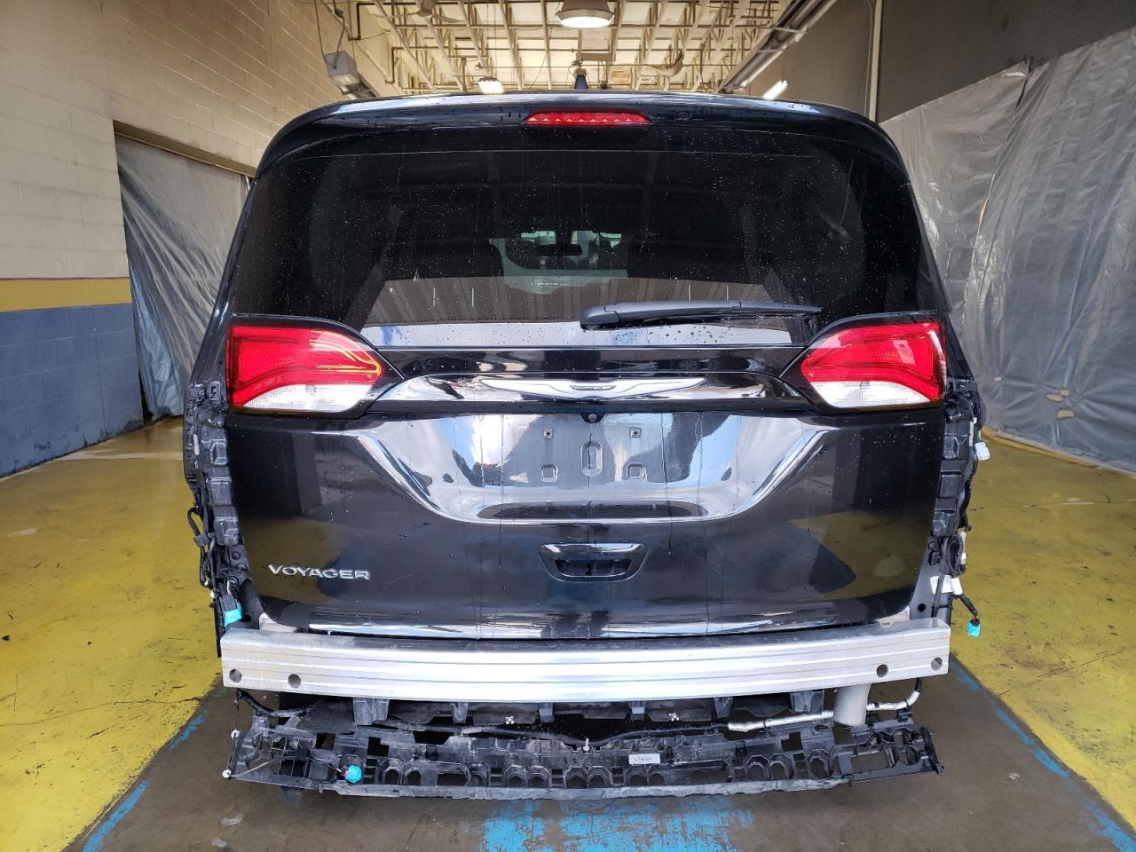 2022 CHRYSLER VOYAGER LX - Фото 6