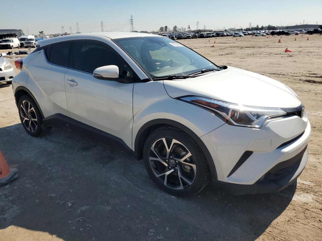 2019 TOYOTA C-HR XLE - Фото 4