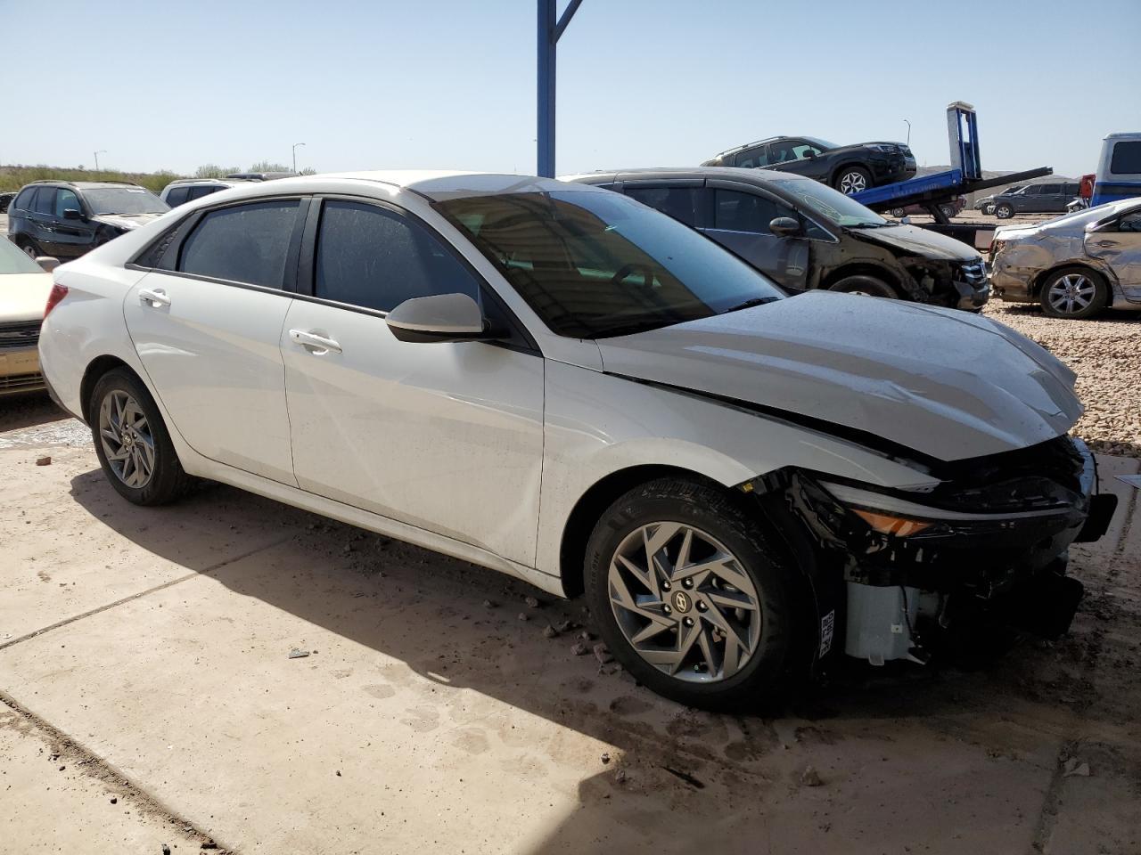 2024 HYUNDAI ELANTRA SE - Фото 4