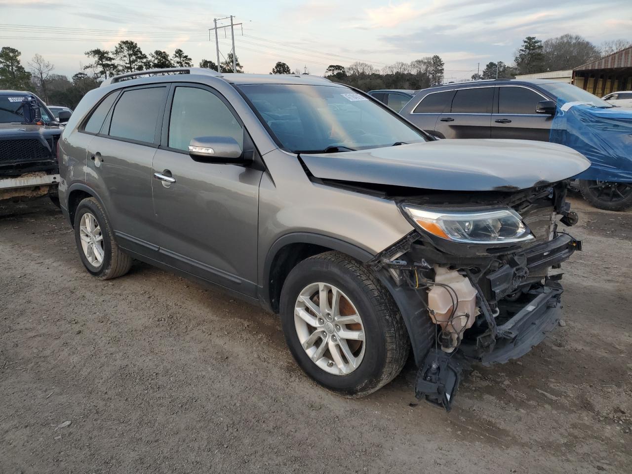2015 KIA SORENTO LX - Image 4