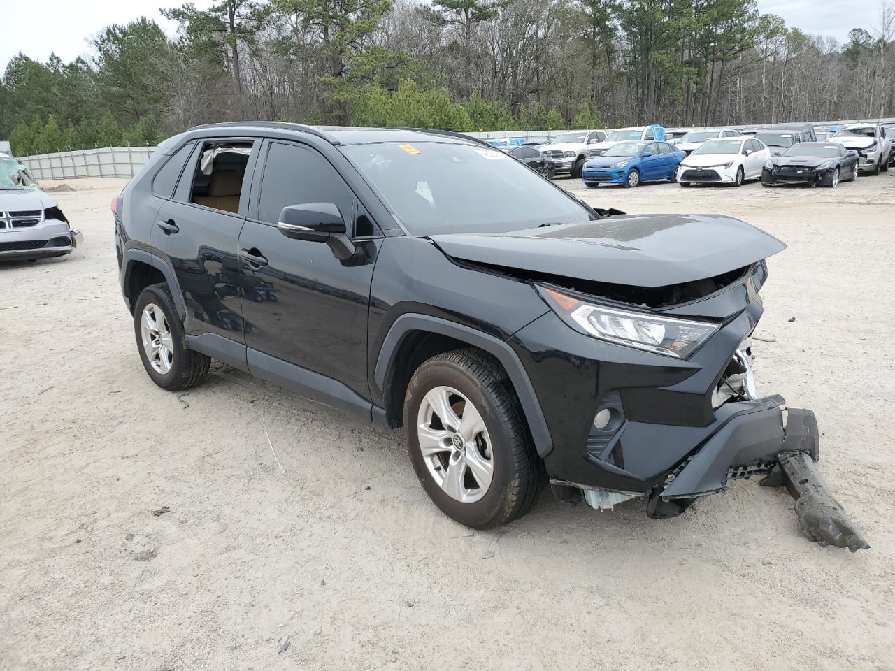 2020 TOYOTA RAV4 XLE - Фото 4