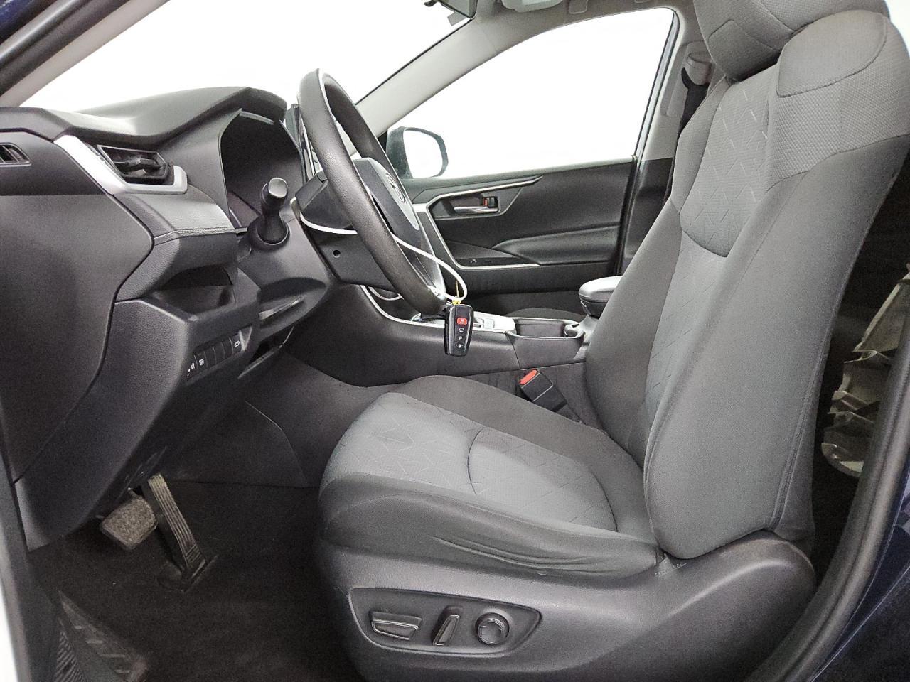 2020 TOYOTA RAV4 XLE - Image 7