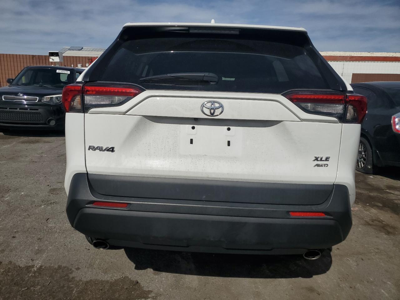 2022 TOYOTA RAV4 XLE - Фото 6