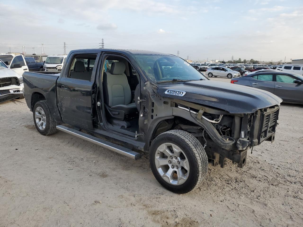 2019 RAM 1500 BIG H - Image 4
