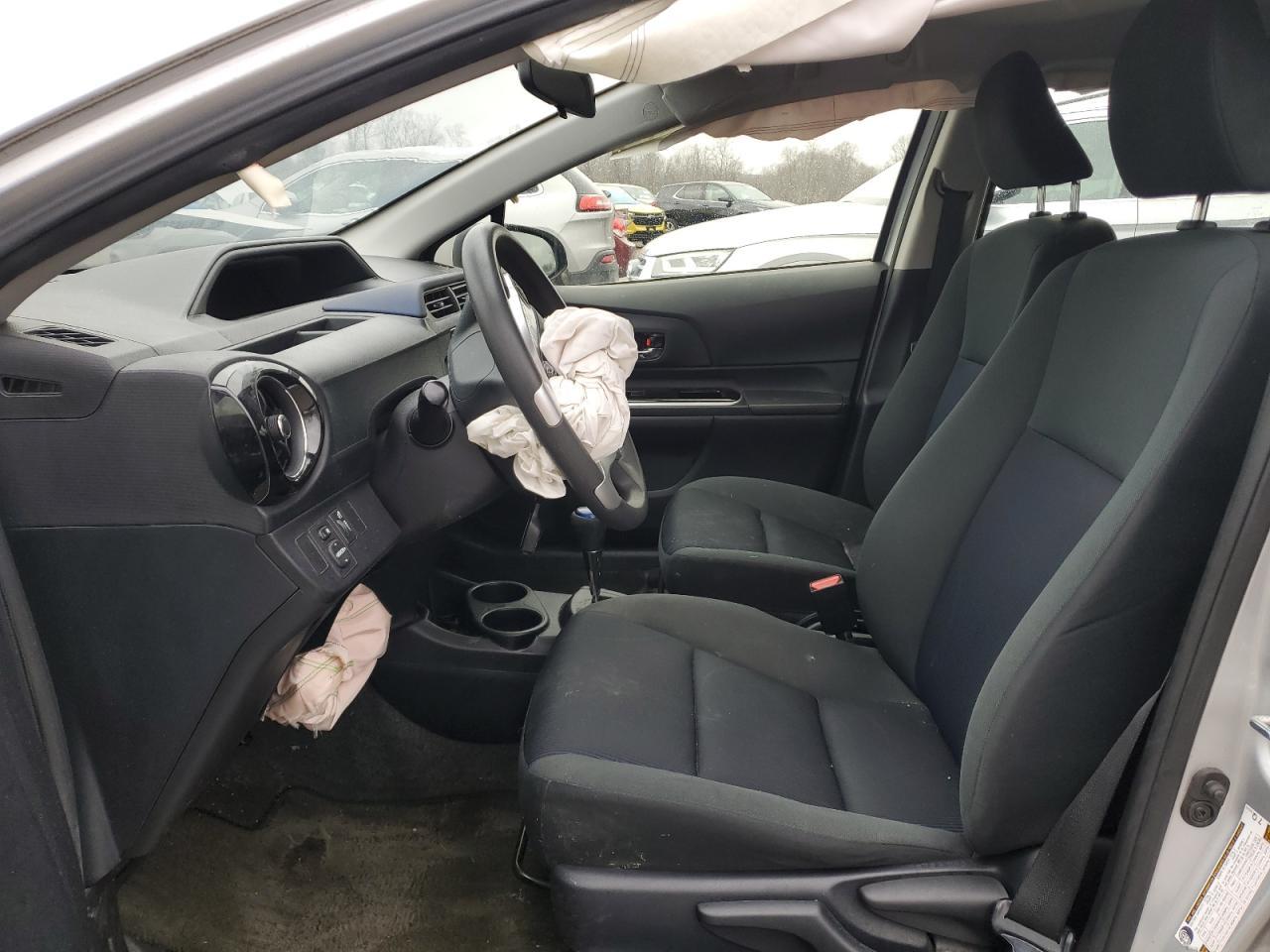 2015 TOYOTA PRIUS C - Фото 7