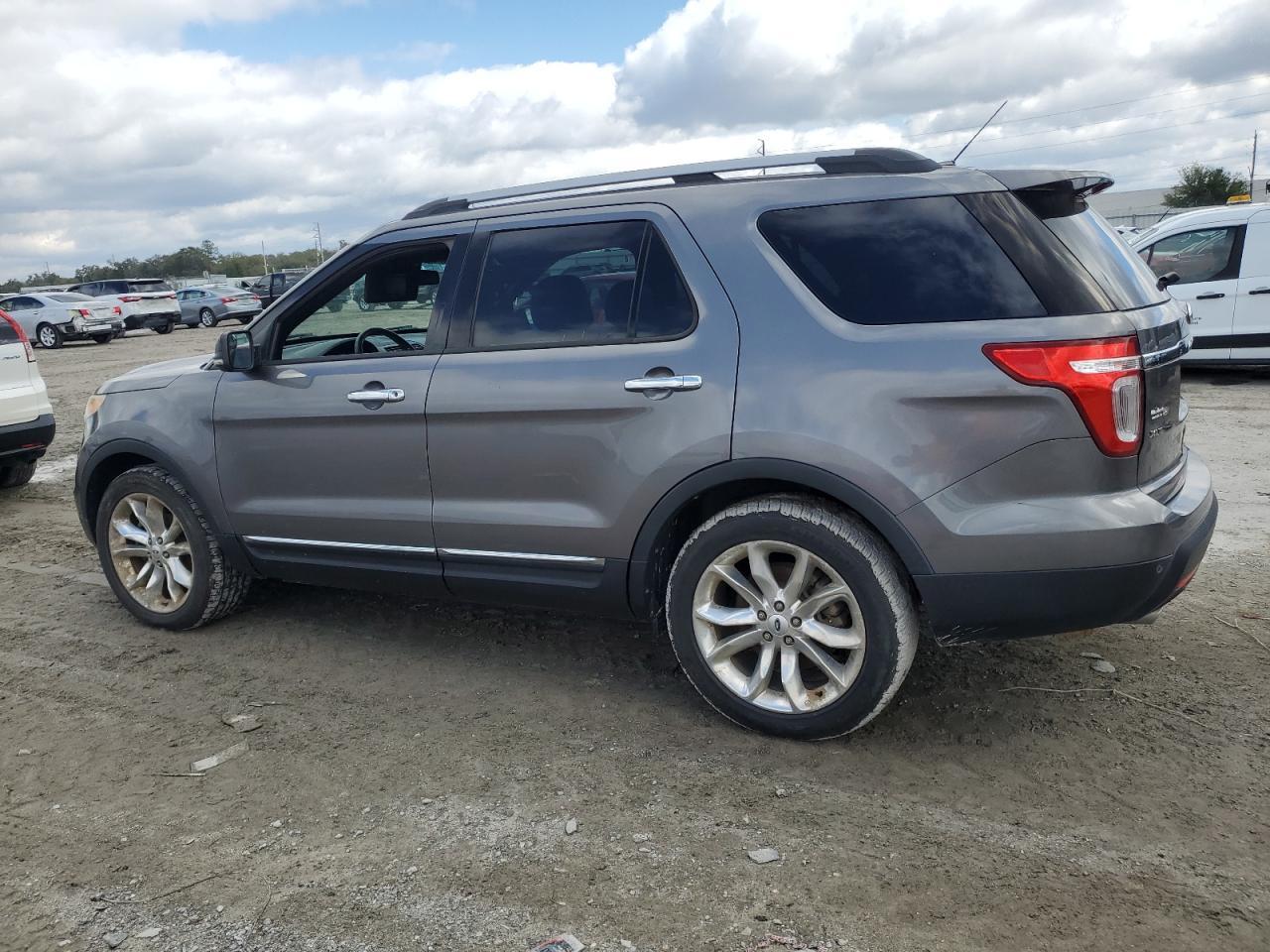 2013 FORD EXPLORER X - Image 2