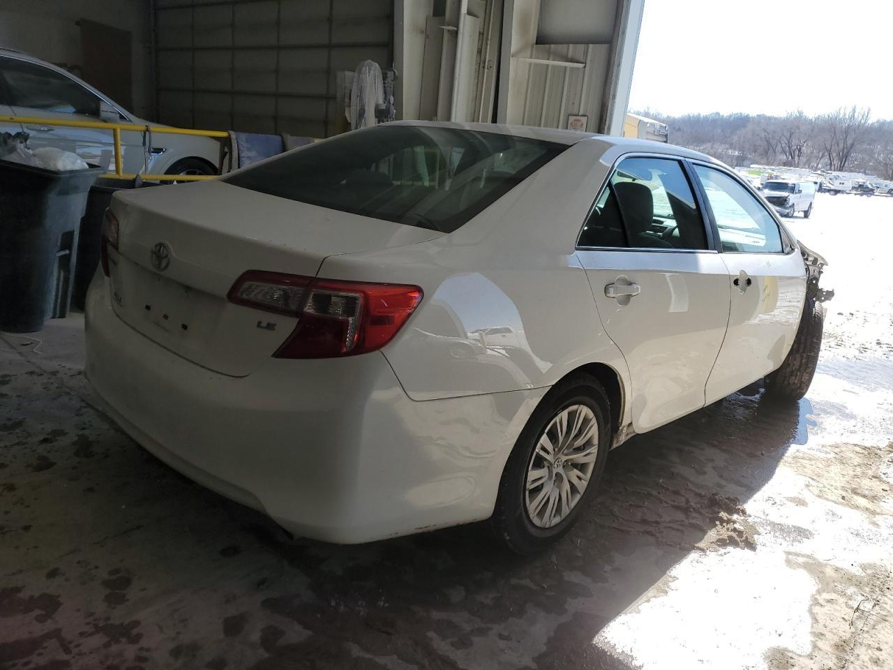 2014 TOYOTA CAMRY L - Image 3