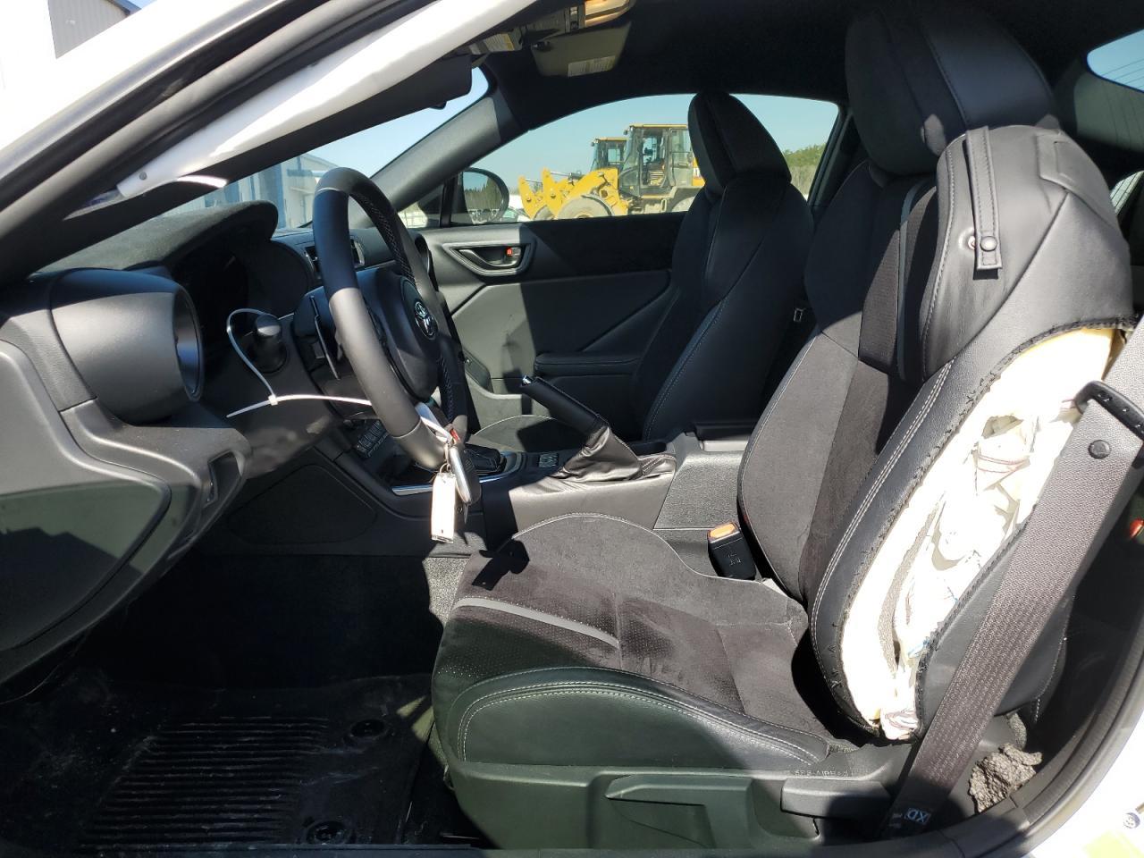 2023 TOYOTA GR 86 PREM - Image 7