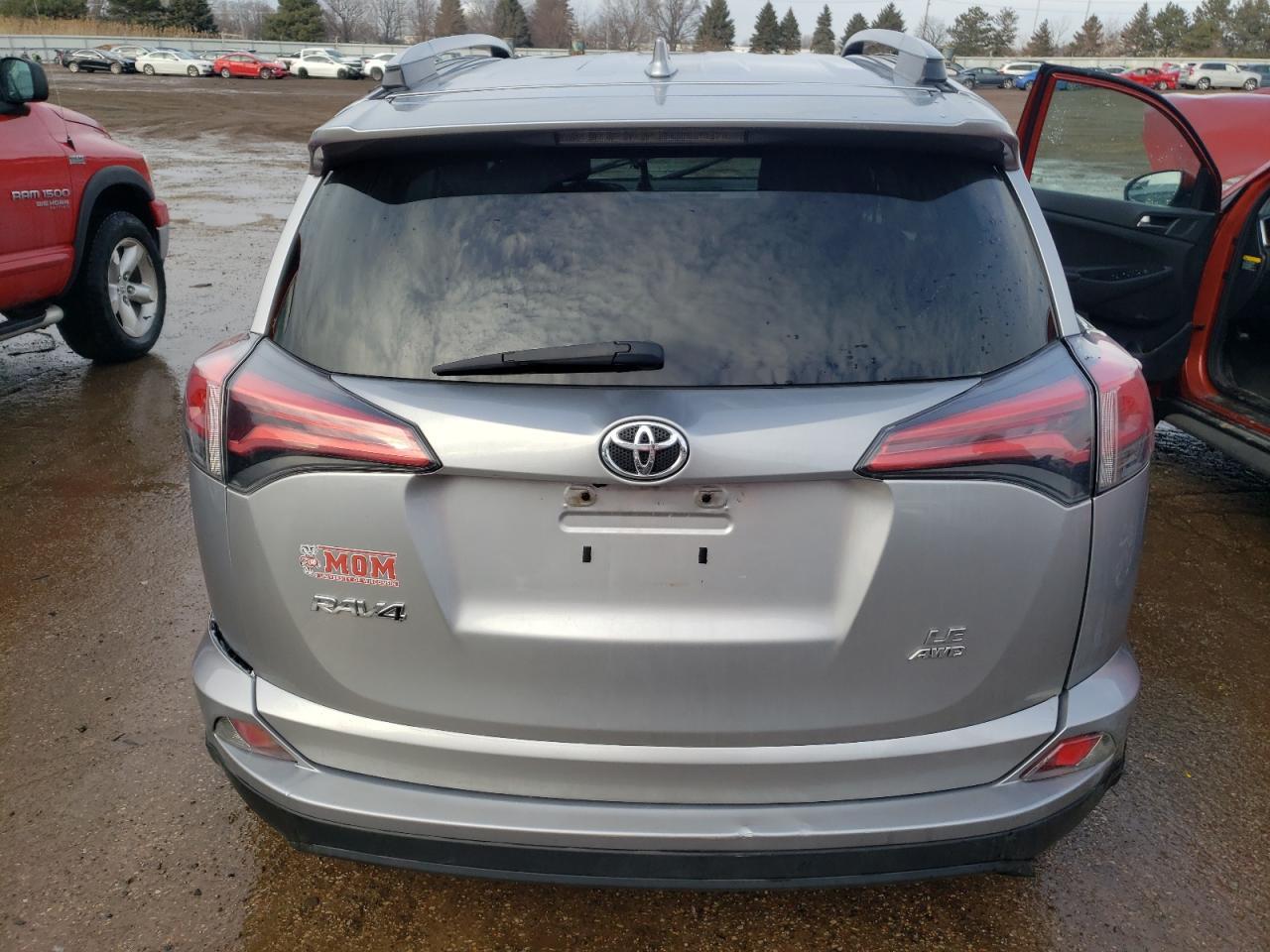 2017 TOYOTA RAV4 LE - Фото 6
