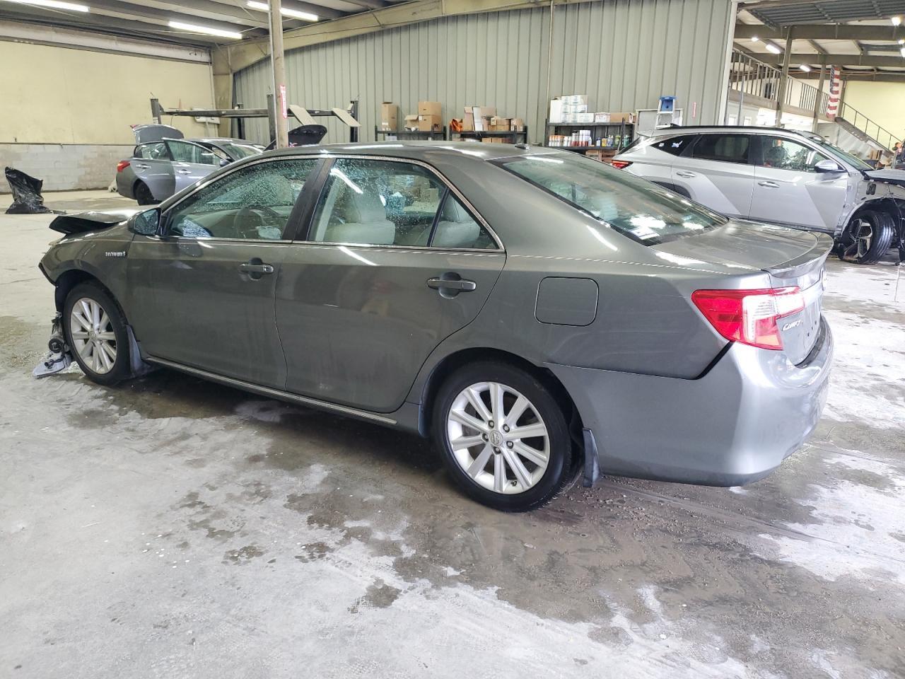 2012 TOYOTA CAMRY HYBR - Image 2
