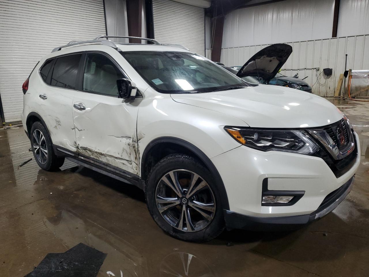 2017 NISSAN ROGUE SV - Фото 4