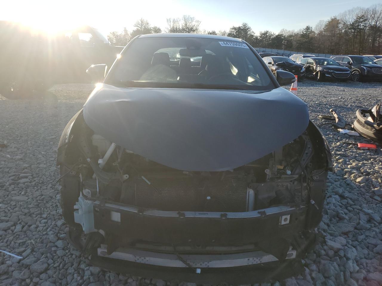 2018 TOYOTA C-HR XLE - Image 5