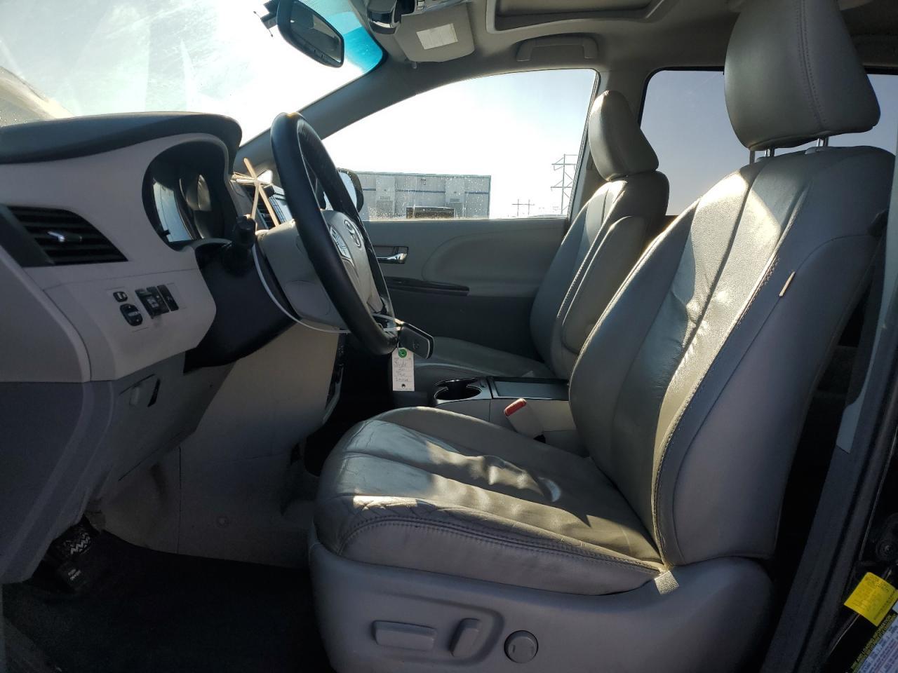 2011 TOYOTA SIENNA XLE - Фото 7