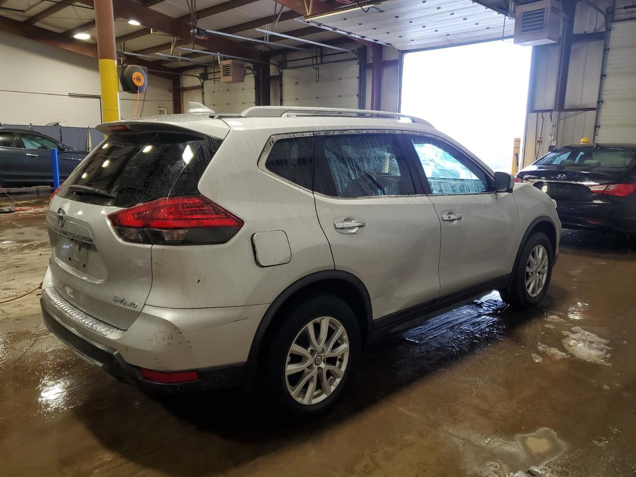 2017 NISSAN ROGUE SV - Image 3