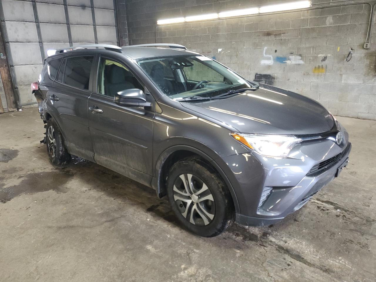 2017 TOYOTA RAV4 LE - Фото 4